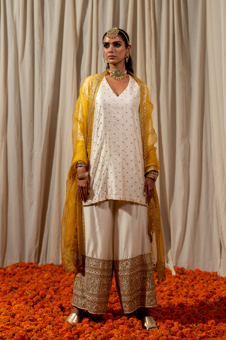 "Genda" -  Dupatta