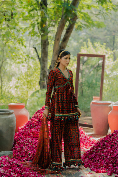 Meraki Velvet Print Short Kurta With Broad Pants